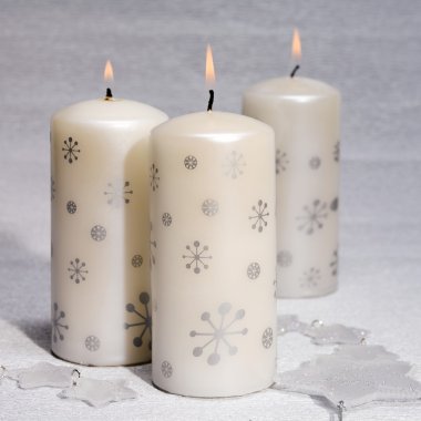 yıldız ile natürmort üç yanan mumlar