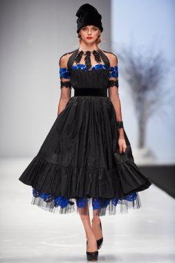 A model walks on the JULIA YANINA catwalk