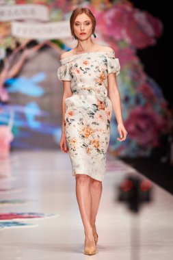 A model walks on the OKSANA FEDOROVA catwalk