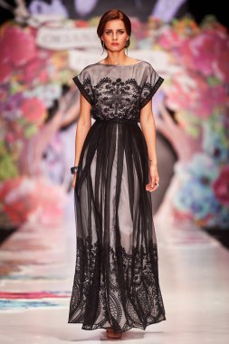 A model walks on the OKSANA FEDOROVA catwalk