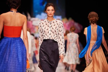 A model walks on the OKSANA FEDOROVA catwalk