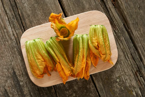 Fresh courgette flowers — Stock Photo, Image