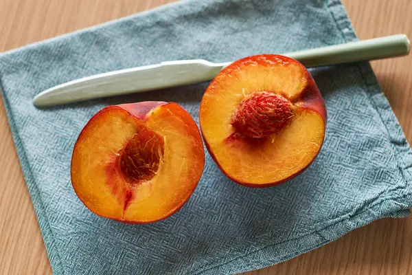 Delicious peach cut in half — Stock Photo, Image