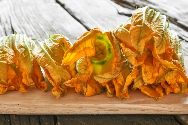 Fresh courgette flowers — Stock Photo, Image