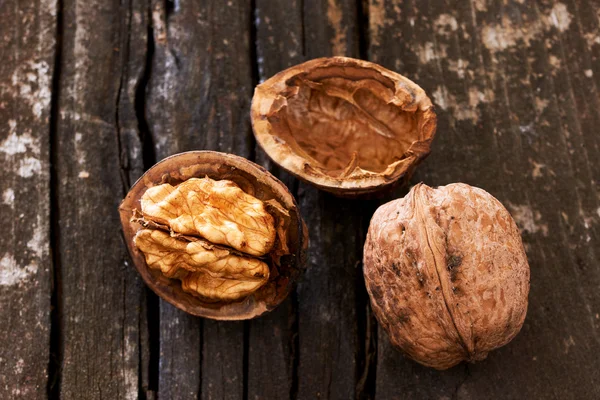 Tres deliciosas nueces — Foto de Stock