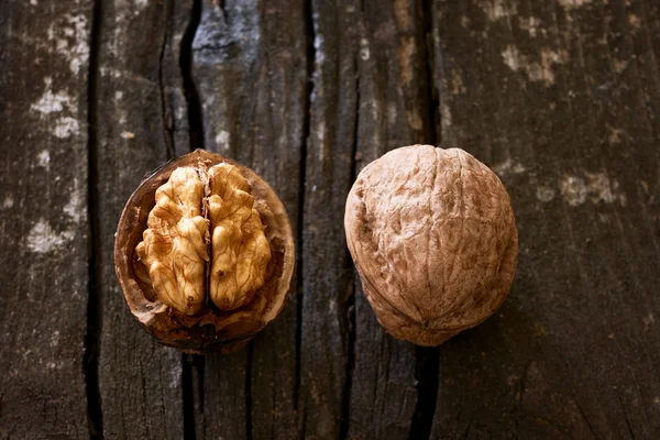 Two delicious walnuts — Stock Photo, Image