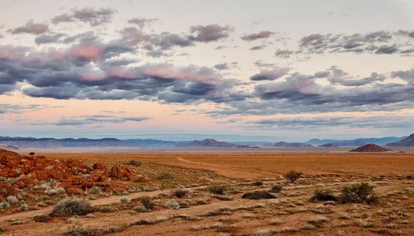 Namibiska Solnedgång Landskap Med Stora Röda Klippor — Stockfoto
