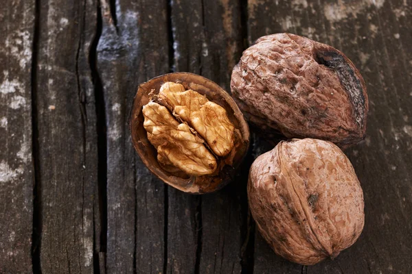 Tres deliciosas nueces — Foto de Stock