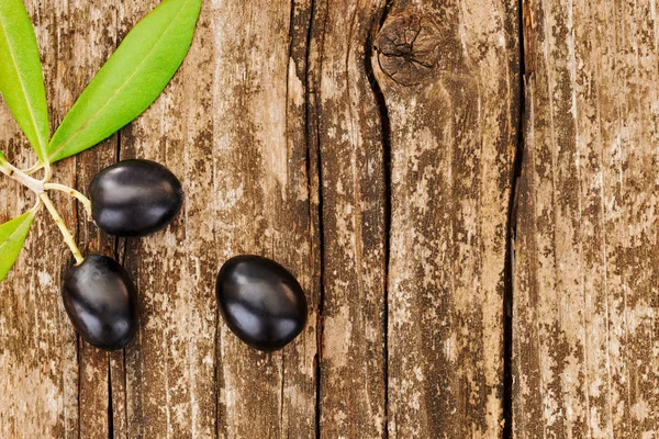Three black olives — Stock Photo, Image