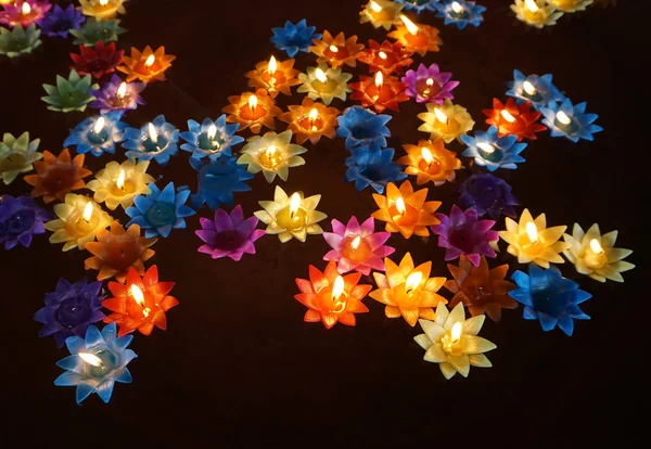 Velas flotantes de colores — Foto de Stock