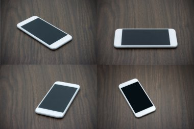 Beyaz renkli ahşap masa boş ekran ile akıllı telefon.