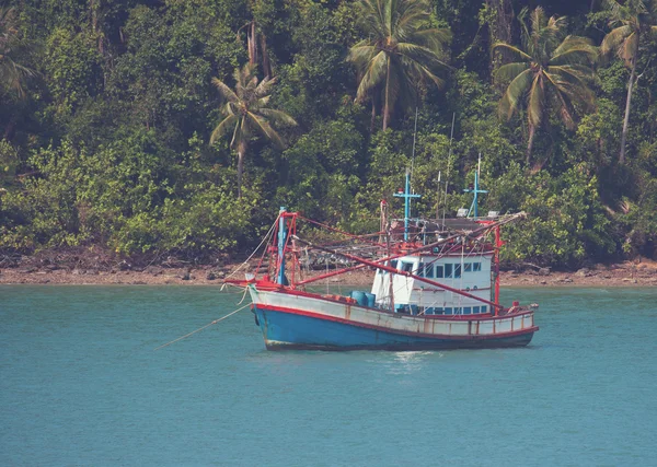 Bateau de pêche en thailand marin — Photo