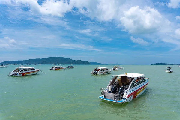 Phuket Tailândia Agosto 2020 Grupo Barcos Velocidade Estacionam Chalong Bay — Fotografia de Stock