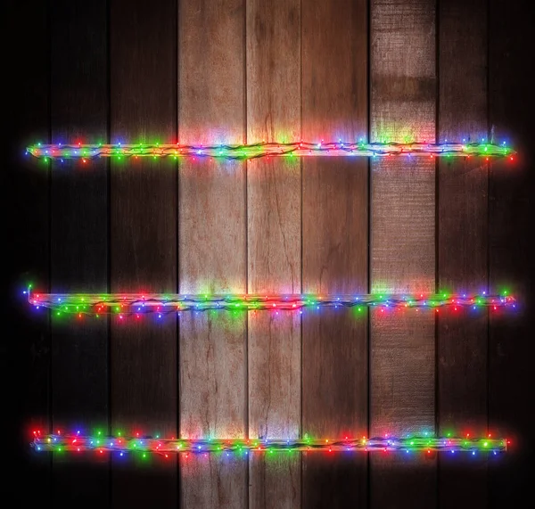 Kerstverlichting Houten Boekenplanken Met Een Klein Beetje Ruimte Producten Objecten — Stockfoto