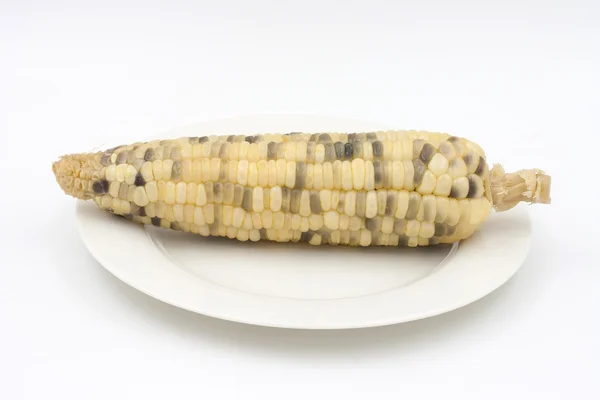 Кукуруза на блюде — стоковое фото