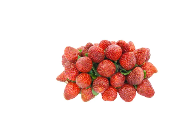 Pile fraises isolées sur un fond blanc — Photo