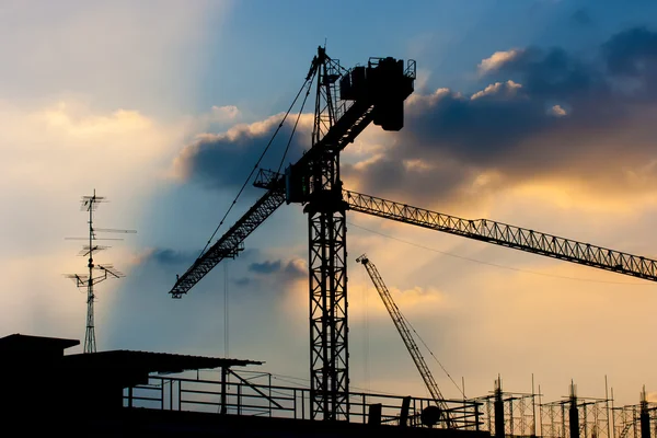 Guindastes de construção industrial — Fotografia de Stock