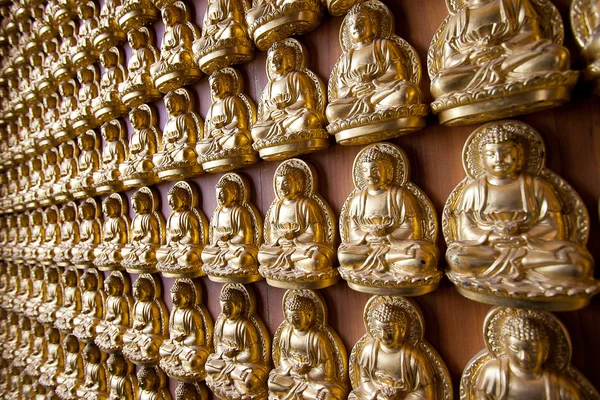 Buddha na parede no templo chinês Tailândia — Fotografia de Stock