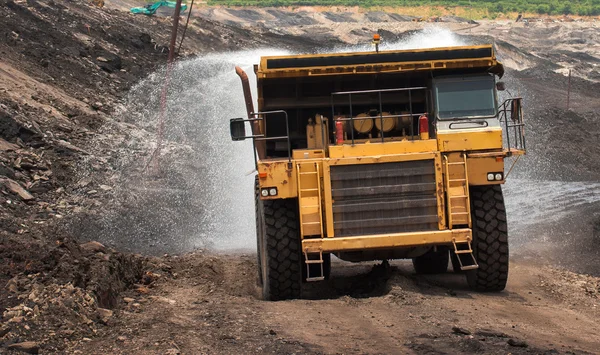 Big mining truck unload coal — Stock Photo, Image