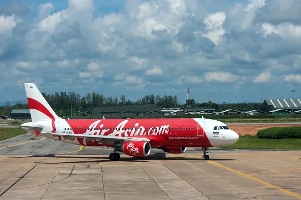 BANGKOK, THAILAND - OCTOBER 23, 2014: Air Asia aircraft in Bangk — Stock Photo, Image