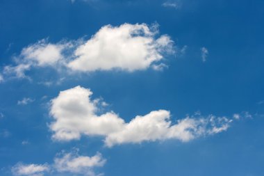 Bulutlu mavi gökyüzü