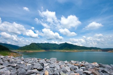 Khun Dan Prakarnchon Dam Tayland