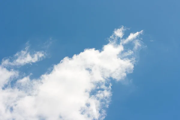 Cielo azul con nube — Foto de Stock