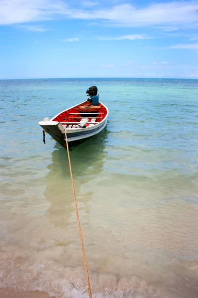 Boat on a beach — Stock Photo, Image