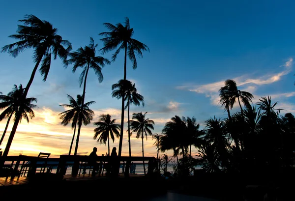 Pôr do sol em uma praia — Fotografia de Stock