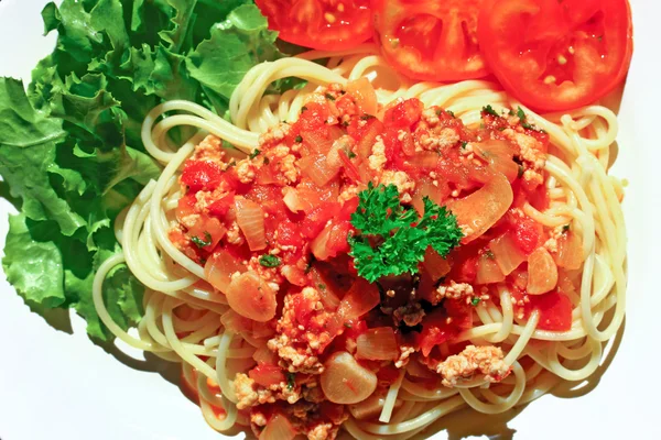 Spaghetti Bolognese auf dem Teller — Stockfoto