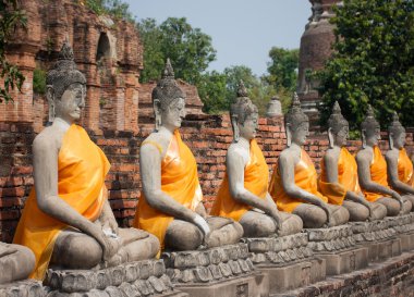 Satır bir Buda'nın heykel Ayutthaya, Tayland at.