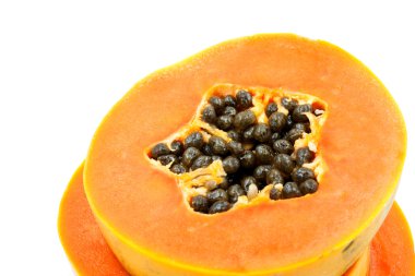 Olgun papaya üzerinde beyaz izole