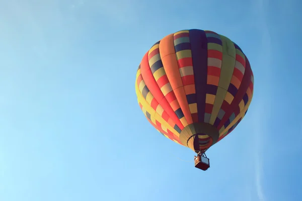 Balon z błękitnym niebem — Zdjęcie stockowe