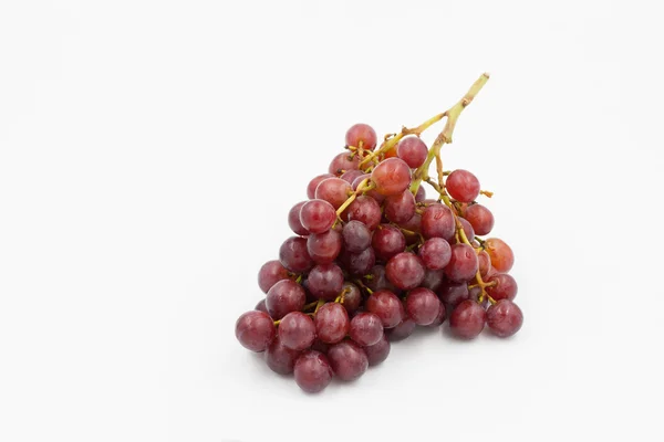 Uvas rojas sobre fondo blanco — Foto de Stock