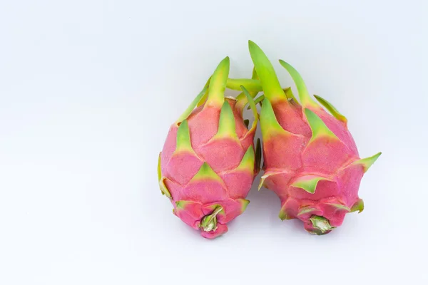 Dragon Fruit isolado contra fundo branco. — Fotografia de Stock