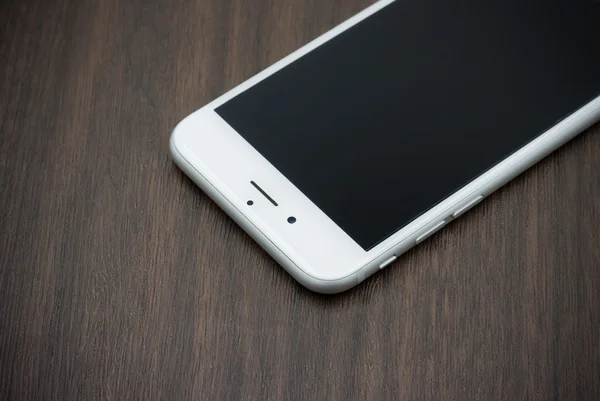 Apple Iphone 6 ile boş perde ahşap döşeme beyaz renkte