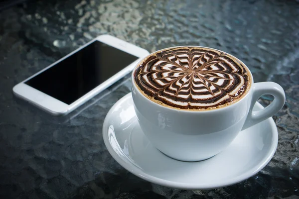 Xícara de café mocha na mesa — Fotografia de Stock