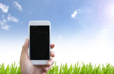 Elini hareket eden smartphone dikey konumda gösterir.