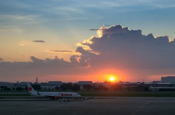Thai Lion Air parked at Don Mueang International Airport in Bang — Stock Photo, Image