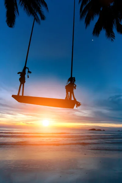 Swing and Sunlight on the Beach — Stock Photo, Image