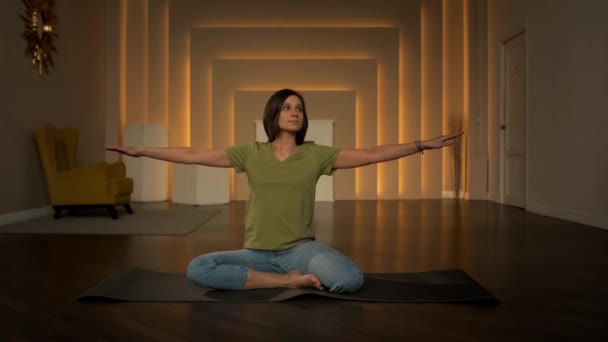 Slender girl doing exercises while sitting. Exercises for pregnant women — Stockvideo