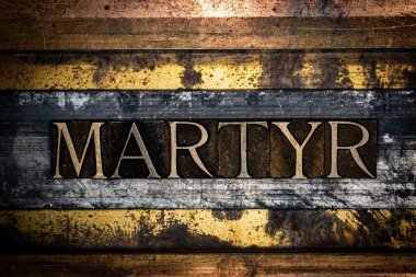 Dokulu grunge gümüşü ve klasik bakır arkaplan üzerine şehit metni