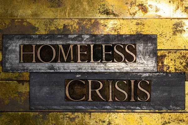 Hajléktalan Válság Szöveg Grunge Texturált Hiteles Réz Arany Háttér — Stock Fotó