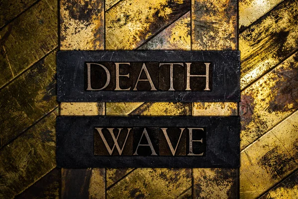 Death Wave Texto Sobre Vintage Texturizado Grunge Cobre Ouro Fundo — Fotografia de Stock