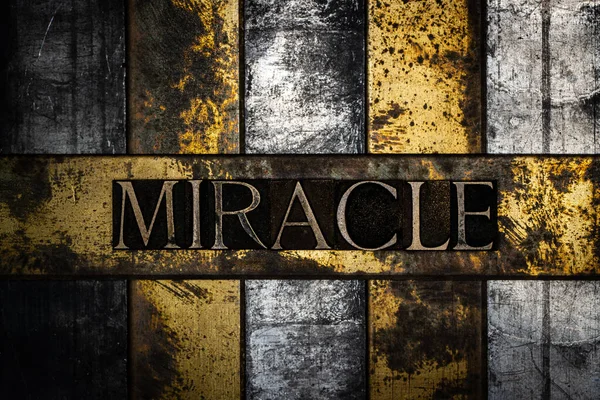 Miracle Szöveg Vintage Texturált Réz Arany Háttér — Stock Fotó