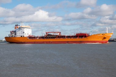 Doel, Belçika, 26 Ekim 2020, Songa Sapphire 2008 'de yapılmış ve Malta bayrağı altında denize açılan bir Petrol Ürünleri Tankeri.