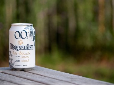 Hoegaarden, Belçika, 25 Eylül 2021 bira markası Hoegaarden beyaz birası De Kluis bira fabrikasında 0.0 alkol ve alkolsüz bira içerir.