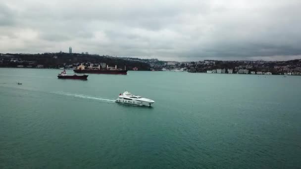 Istanbul 2020 Velká Nákladní Loď Proplouvá Bospor Istanbulu Letecký Snímek — Stock video