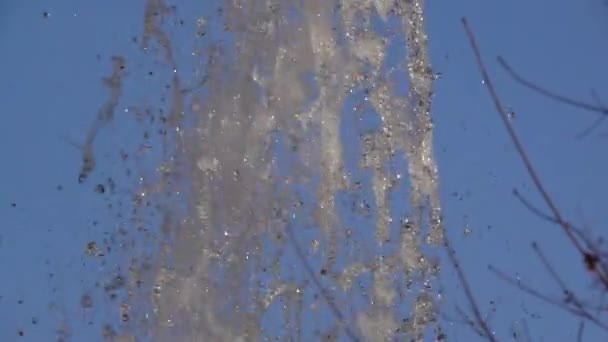 噴水の遅いビデオ公園内の滝の噴水の動きが遅い ロイヤリティフリーのストック動画