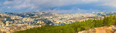 Nazareth üzerinden atlama dağ manzarasına. İsrail.